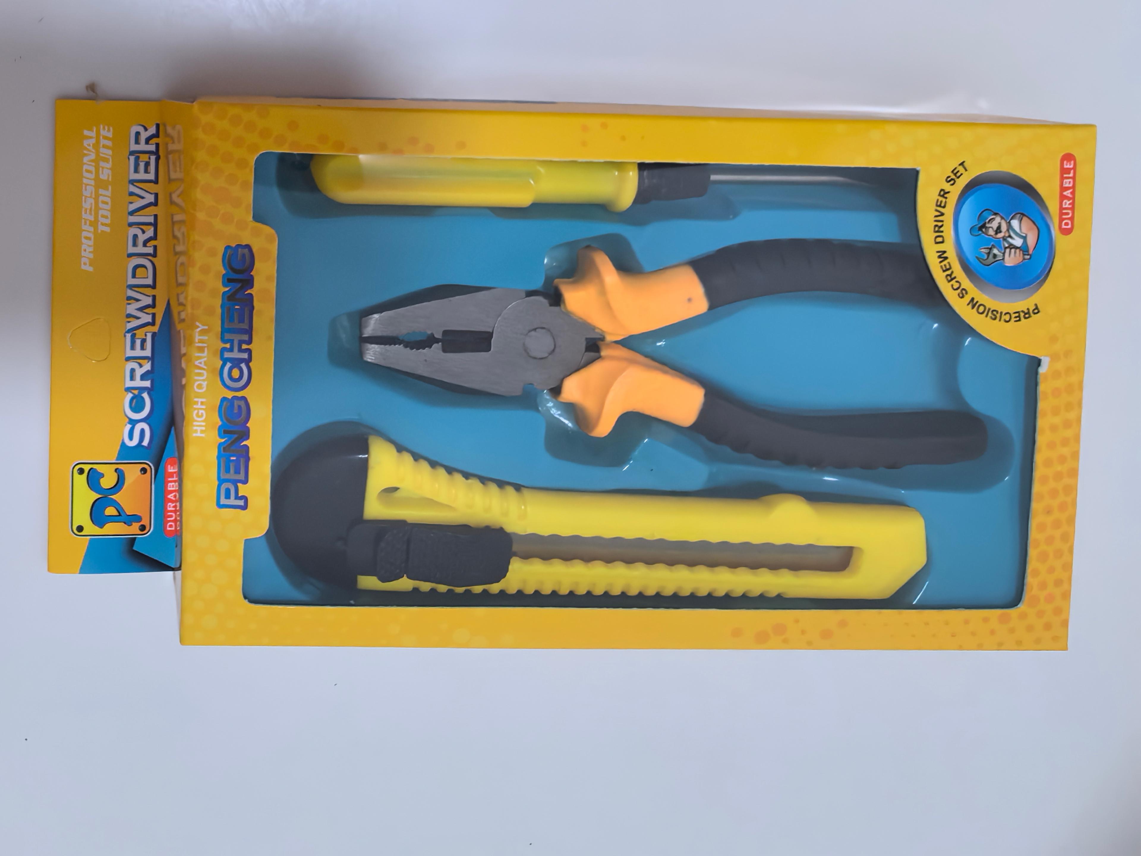 SET DE HERRAMIENTAS (PINZA+CUCHILLA TIPO CUTTER+ DESTORNILLADOR)   M/SM