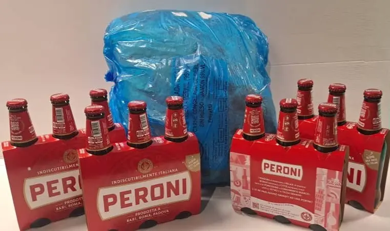 Pierna de Cerdo 95VL sin hueso y sin piel , M/FRIVATTI por 10.40 Kg aprox y 4 unidades del Código CERVEZA EN BOTELLA ML.330 X 3 M/PERONI